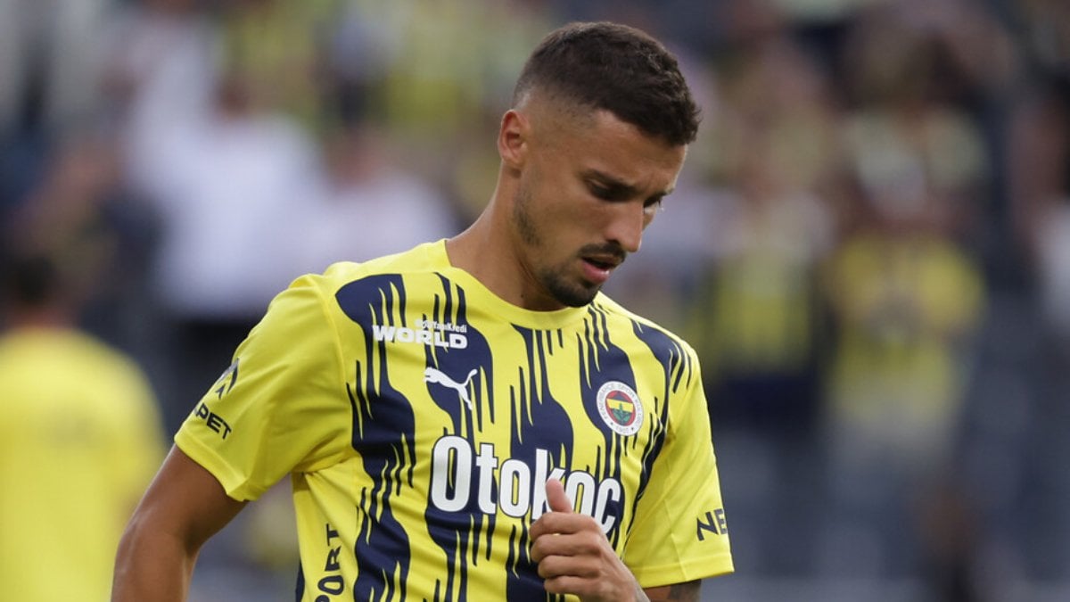 Fenerbahçeliler, Rade Krunic’in gidişini kutladı