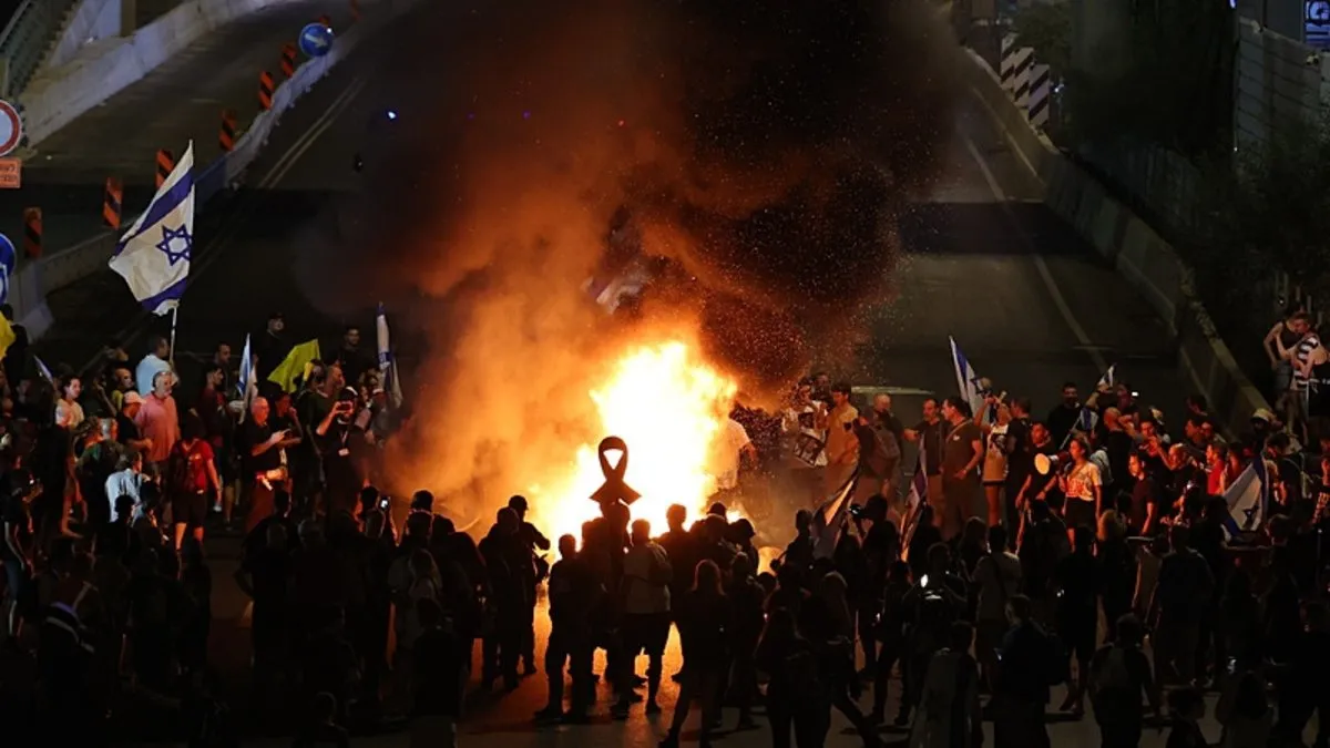 Katil Netanyahu’ya karşı İsrail’de protesto: Yüz binler sokağa döküldü