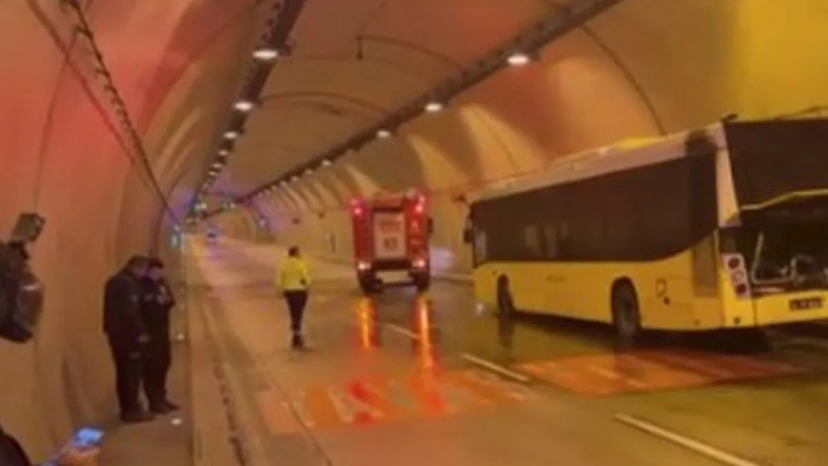 İstanbul’da İETT otobüsü alev alev yandı: Trafik felç!