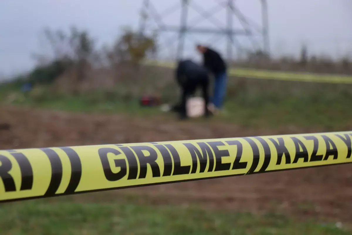 Sakarya’da boş arazide başından vurulmuş erkek cesedi bulundu