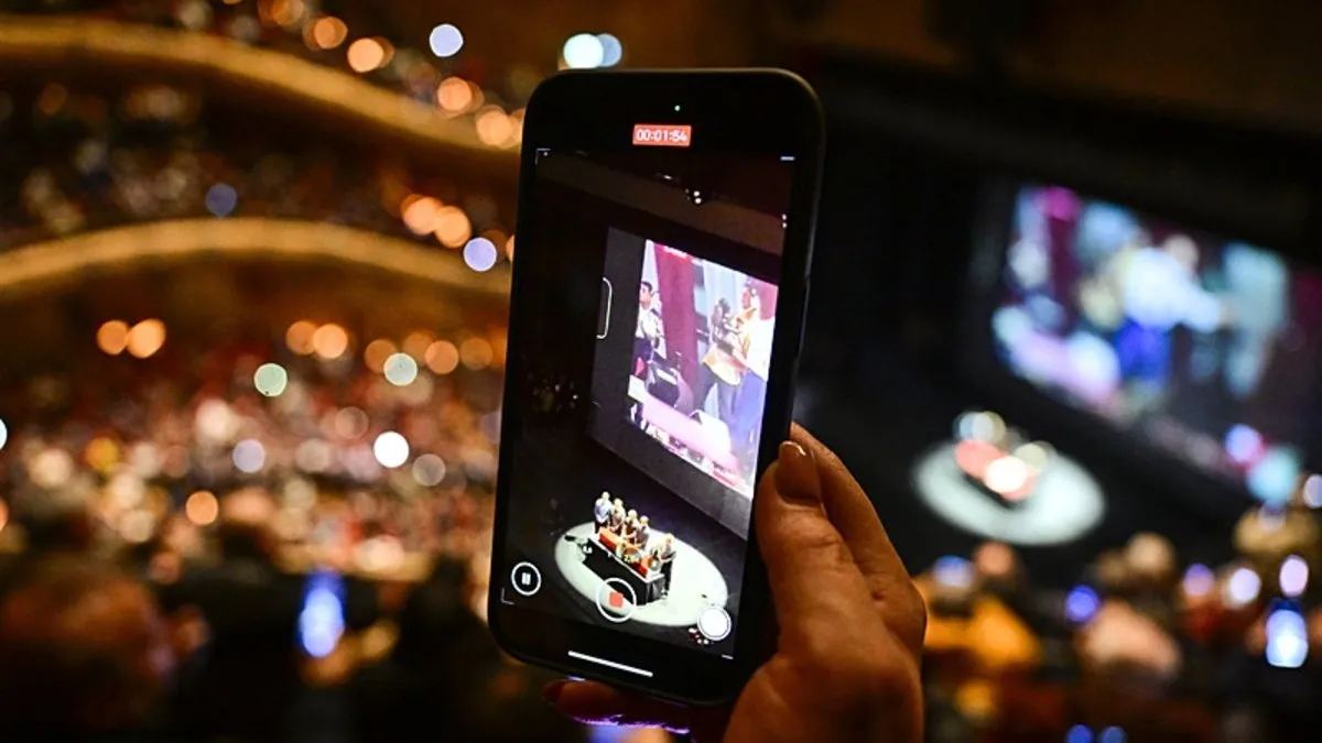 Bakan Ersoy: Bu kadar sade, bir bu kadar da büyük bir ismi kaybettik maalesef