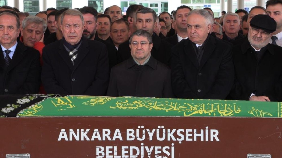 Kara Kuvvetleri Komutanı Orgeneral Selçuk Bayraktaroğlu’nun annesi toprağa verildi